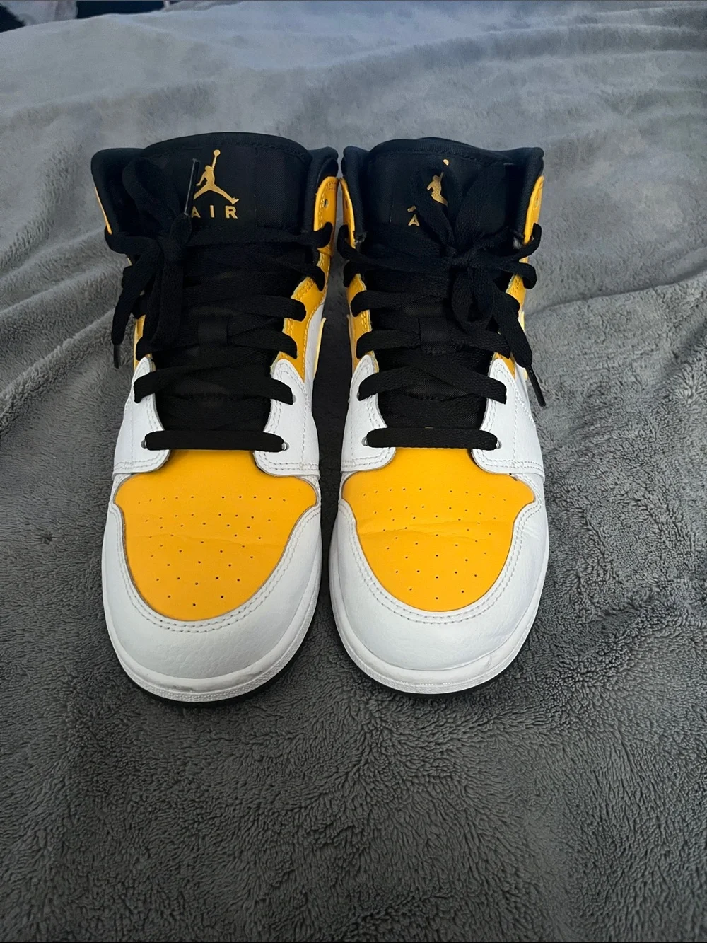 Nike Kids Mid-Top Sneakers in Yellow, White & Black